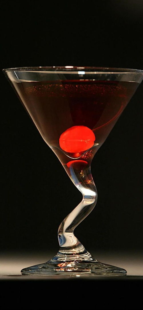 手機壁紙 凌晨的酒